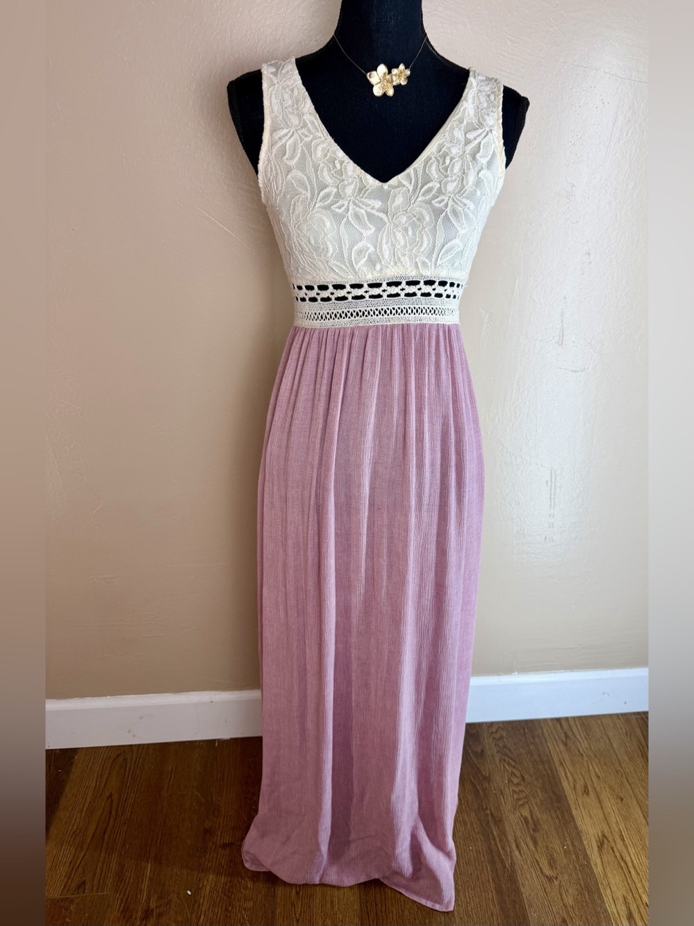 Floral Lace Maxi Dress in Pink & Cream Size Small